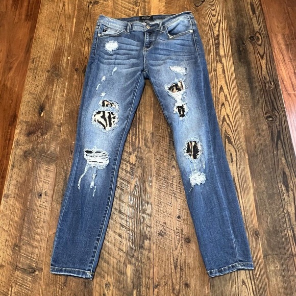 Judy Blue Denim - Judy Blue Jeans Skinny Fit Blue Distressed Leopard Print Patches Size 9 / 29